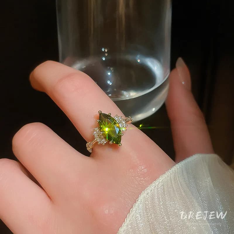 DREJEW Gold Electroplated Oval Emerald Open Ring Light Luxury High-end Index Finger Ring Luxury Designer Jewelry