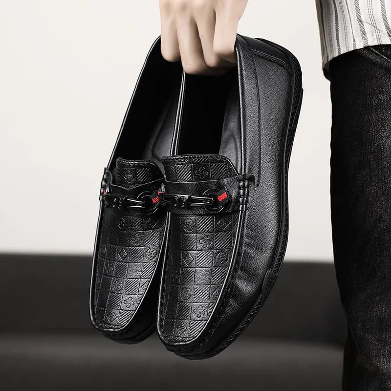 Scarpe casual da uomo in pelle di moda Slip on mocassini formali Mocassini da uomo comodi di marca di lusso Scarpe da guida maschili morbide italiane