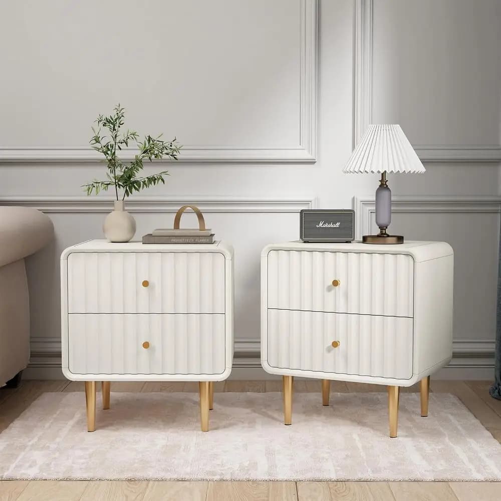 Coppia di Comodini in Legno Bianco con Cassetti e Maniglie Dorate per Camera da Letto