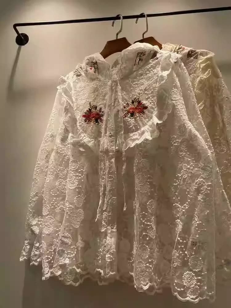 2025 Mori kei moda felpe con cappuccio in pizzo per le donne primavera stile giapponese camicie a maniche lunghe con cappuccio in pizzo ricama camicette outwear