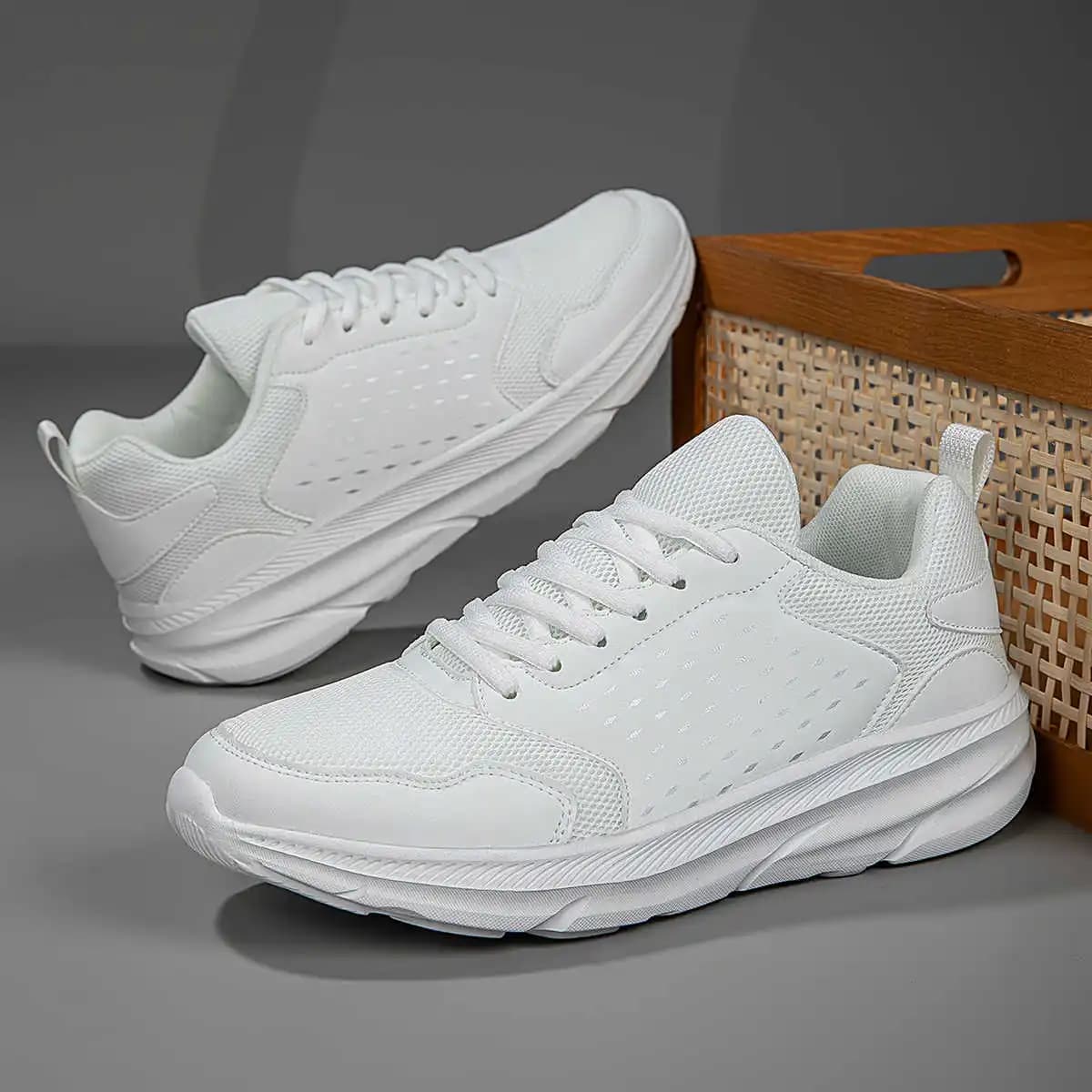 Men winter sneakers in synthetic leather Casual running shoes in black and white 41 Sport Tenisfeminino Universal Brand