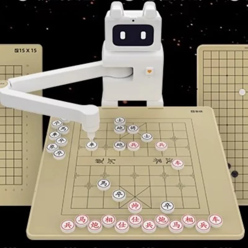 Scacchi intelligenti che giocano a scacchi robot Go backgammon scacchi partner sparring automatico