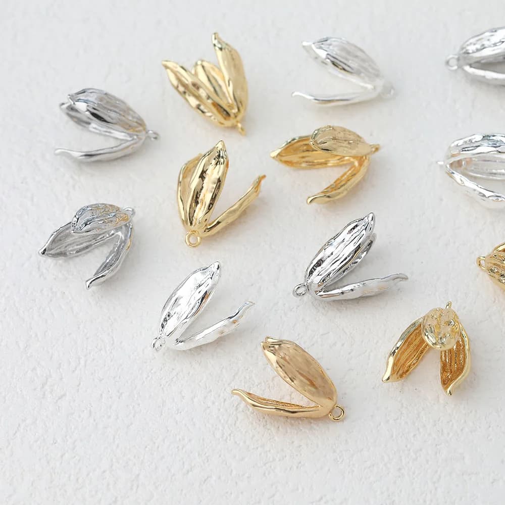 4 pezzi delicati ciondoli a tre petali con boccioli di fiori creazione di gioielli orecchini a goccia accessori fai da te in ottone placcato oro 14k 19 * 14mm