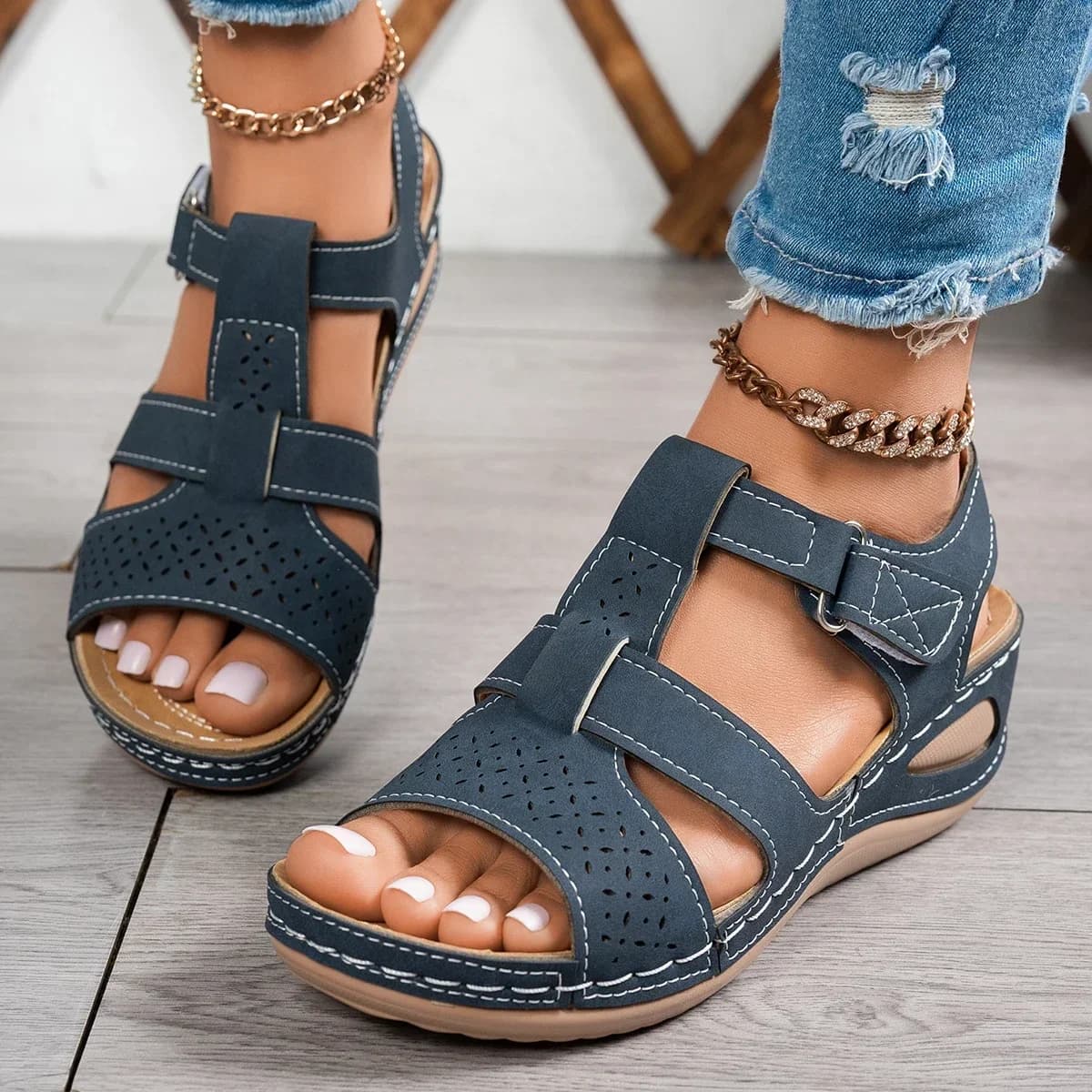 Thick-soled plus-size women's sandals 2026 new solid color cross-stitched wedge beach women's slippers