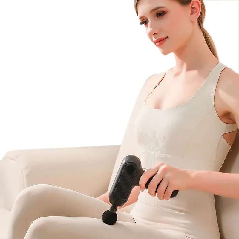 2025 Nuova pistola per fascia Massaggiatore profondo portatile Dispositivo per massaggio a vibrazione senza fili Pistola per massaggio per sport fitness Rilassamento muscolare USB-C