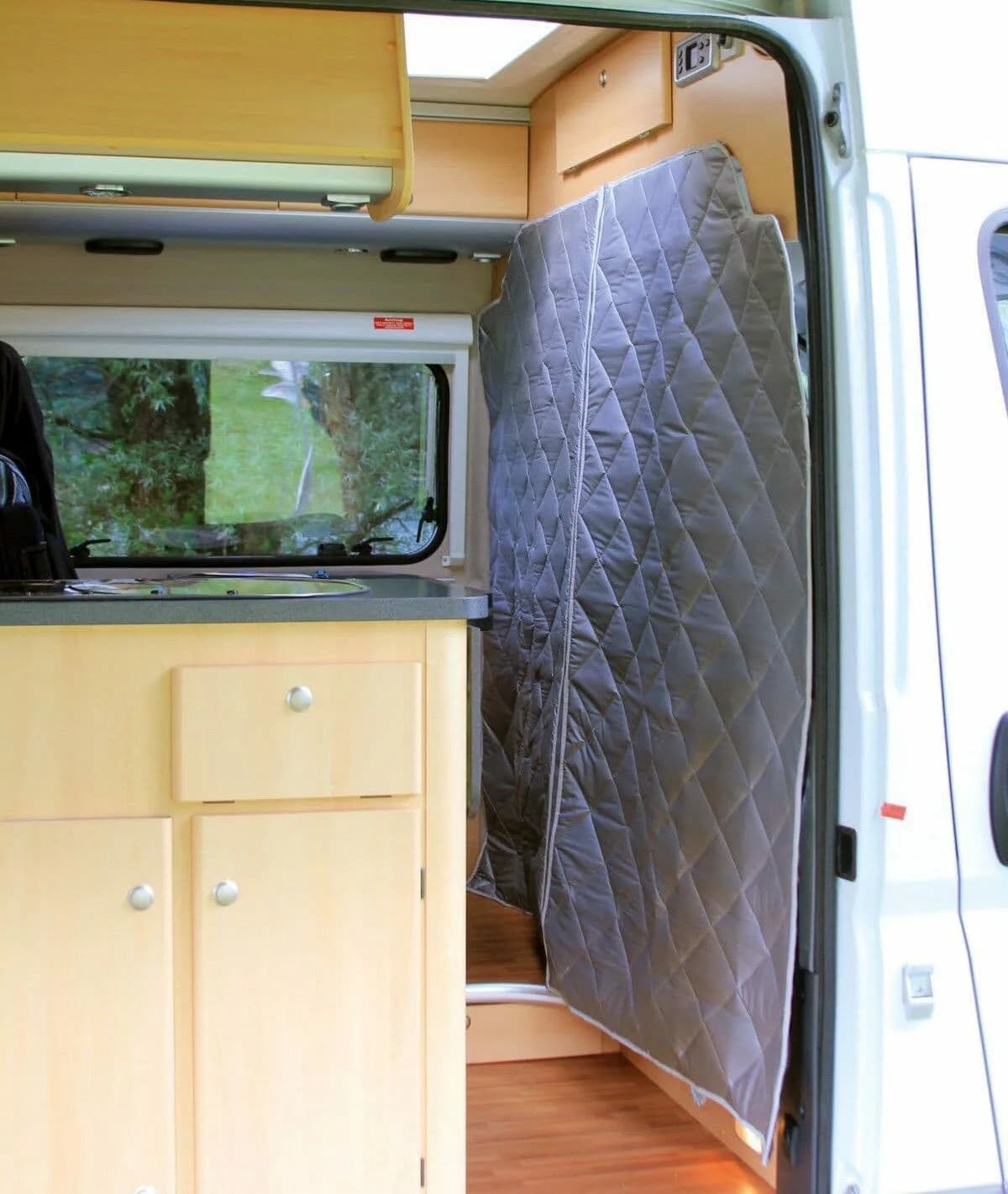 Insulating partition for motorhome cabin for Fiat Ducato 2006+ Peugeot Boxer Citroen Relè and Ram Promaster Thermal Shield and Privacy