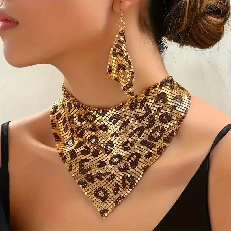 Set di Gioielli Trendy con Collana a Triangolo e Orecchini con Perle Luminose e Motivo Leopardato, Stile Europeo e Americano