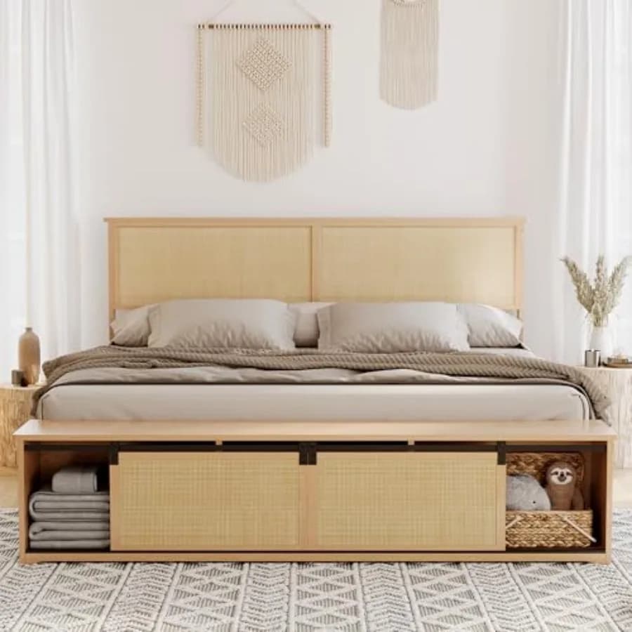 Letto matrimoniale con porta scorrevole, armadio contenitore e testiera, letto a piattaforma in legno stile Boho con gambe in legno massello, senza contenitore integrato.
