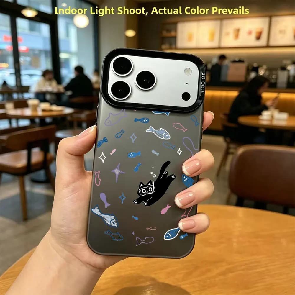 Cover Posteriore per iPhone 17 16 15 14 13 12 11 Pro Xs Max Plus Air Mini XR X 17e 16e con Design Gatto Nero Subacqueo IMD Colore Argento
