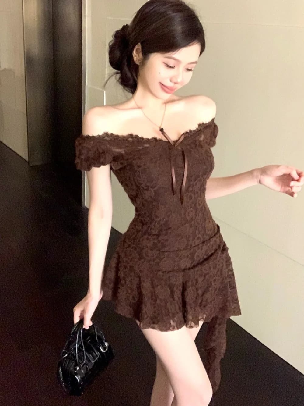 Retro Lace Off-Shoulder V-Neck Dress Women's Elegant Slimming A-Line Short Skirt Sexy Waist-Cinching Summer Short Dress