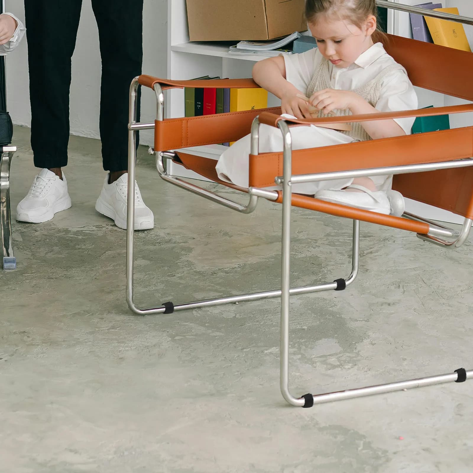 12 Pezzi Protezioni per Gambe di Sedie, Coprigambe in Plastica Antiscivolo per Mobili, Pattini per Sedie per Pavimenti in Legno Duro