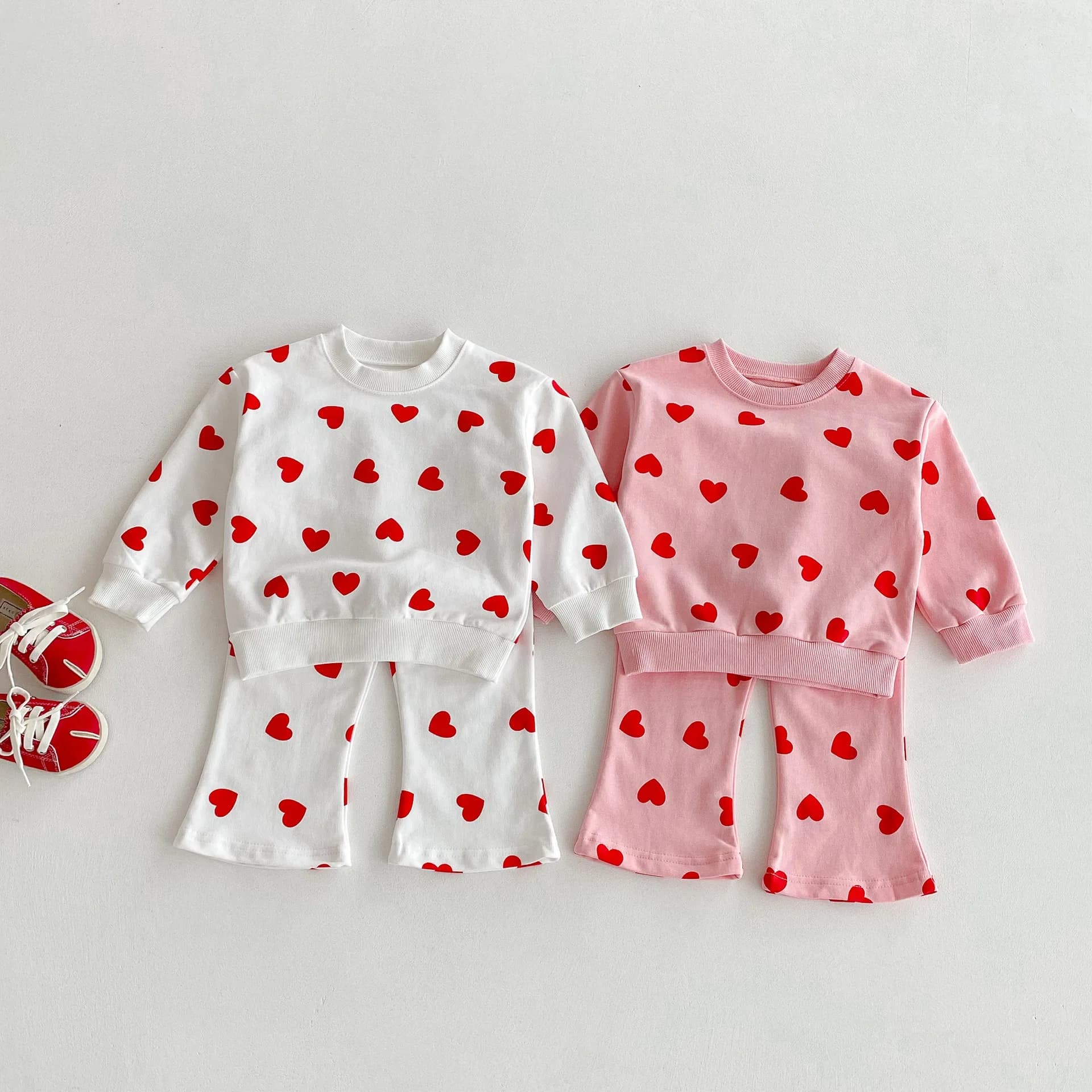 Set di abbigliamento per ragazze 2025 Autunno Inverno Tute sportive per bambini Amore Felpe + pantaloni Tute per bambini Set di abiti per bambini