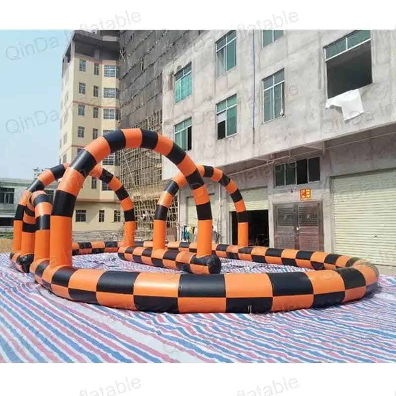 Pista gonfiabile per corse di Go Kart con palline, per giochi sportivi all'aperto per bambini.