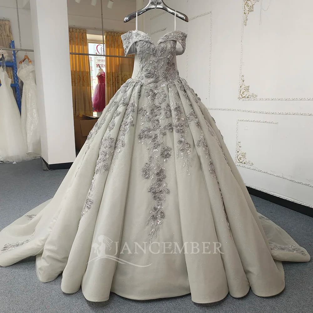 Abiti Quinceanera di lusso Perline Cristalli Applicazioni 3D Farfalla Abito da ballo Scoop Abito da compleanno Abiti da 15 anni Personalizzato