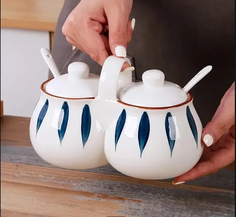 Combinazione di barattoli per condimenti in ceramica giapponese con coperchio Shaker per pepe Set di barattoli per spezie per sale e zucchero per uso domestico Strumento per condimenti da cucina