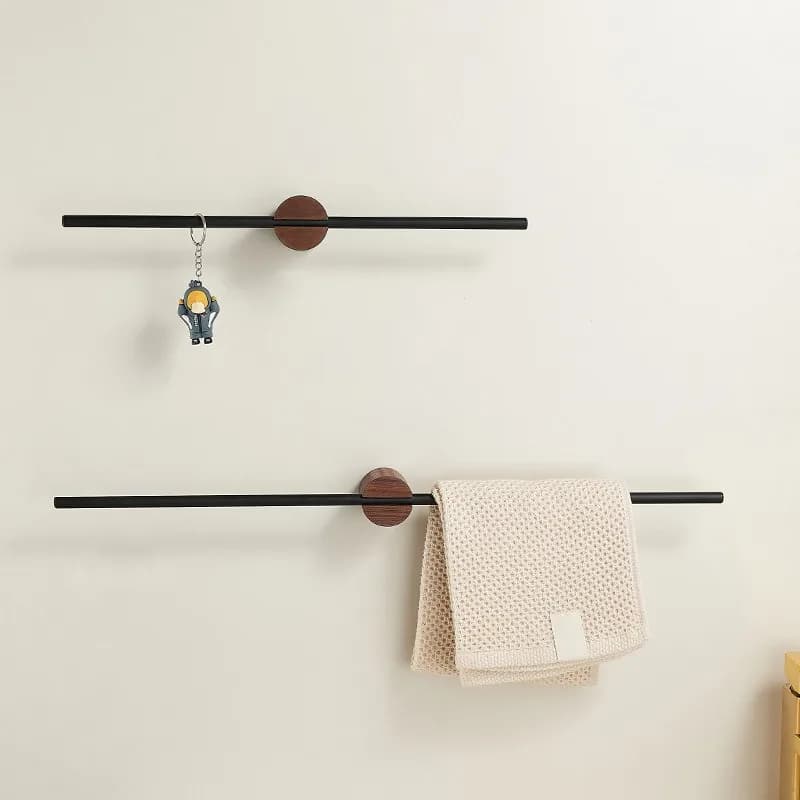 Portasciugamani regolabile ed elegante con finitura in legno naturale, supporto da parete resistente per l'arredamento del bagno, portasciugamani