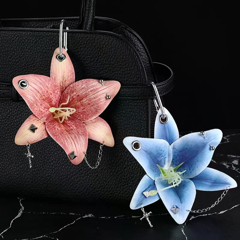 Regalo creativo degli accessori della decorazione dello zaino del pendente del portachiavi del fiore di simulazione del giglio