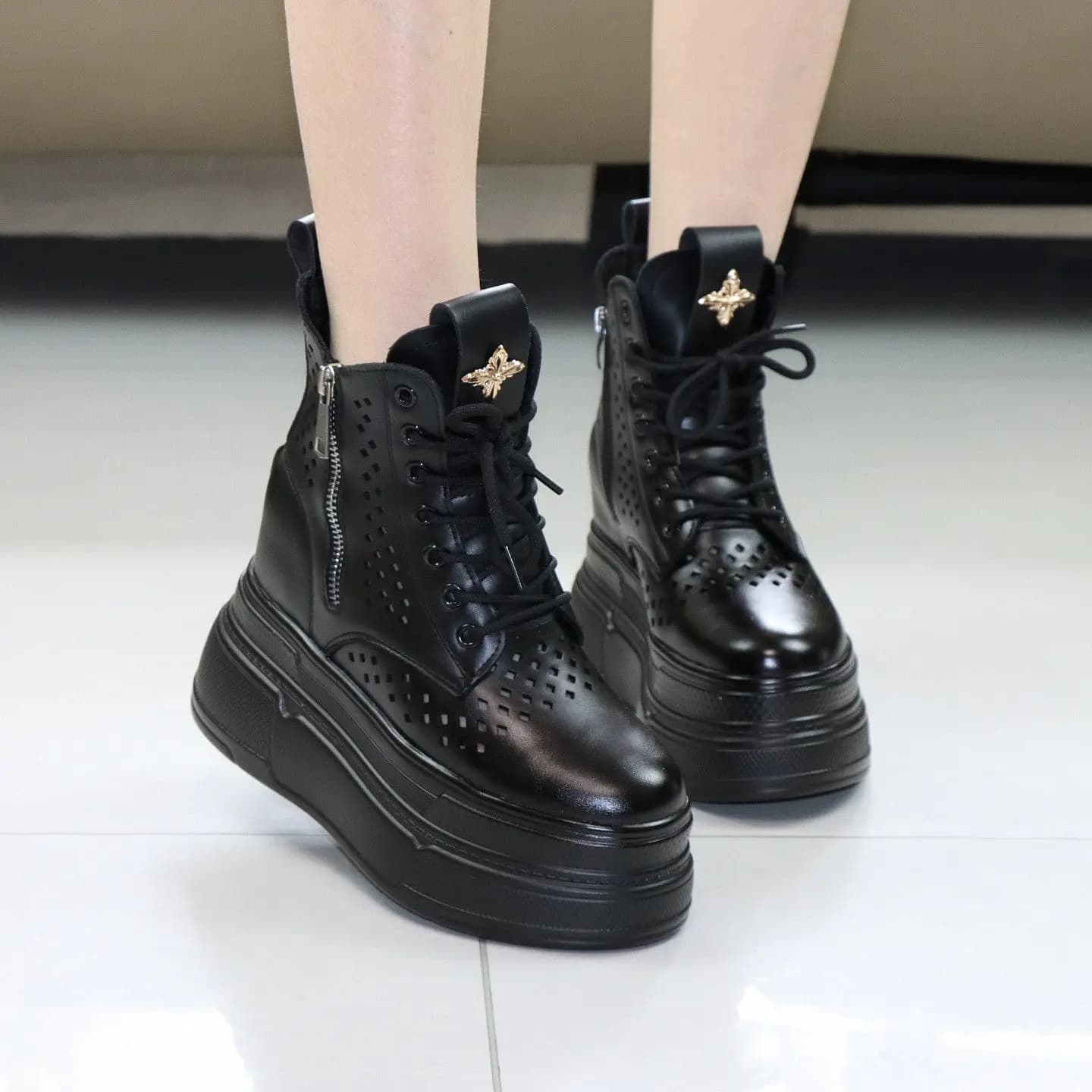 Nuovi Sandali Bianchi da Donna con Tacco Nascosto 12CM, Scarpe Casual Estive Traspiranti in Rete Sottile con Suola Spessa 10CM per Ragazze di Bassa Statura