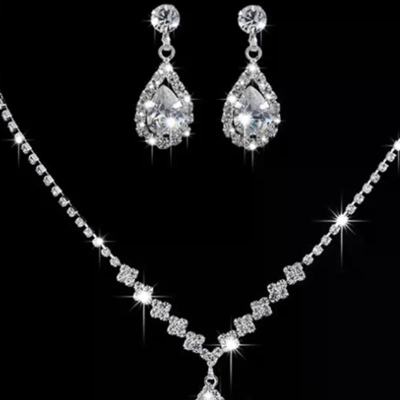 Set di gioielli da sposa in argento con orecchini e collana con pendente a goccia d'acqua in cristallo vintage
