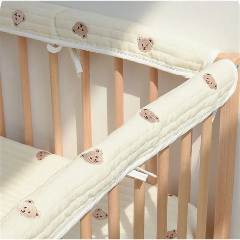 Ins Korean Embroidered Bear Bed bumper: 100% cotton anti-corrosion strip, morsi resistant, safety protection for fashionable children.