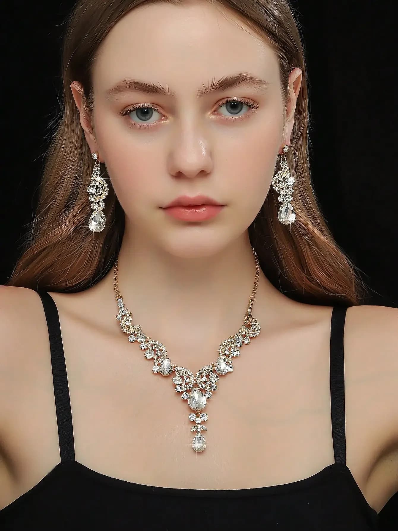 Elegante set di collana e orecchini in lega con cristalli per donna, gioielli per occasioni formali