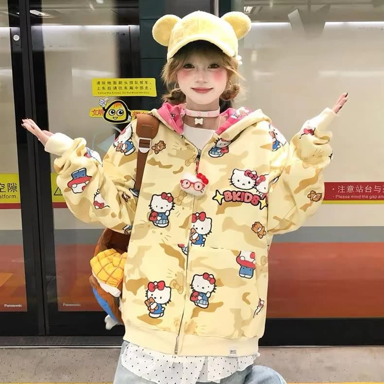 Cardigan with Hood and Zip Hello Kitty Y2K Style for Couples, Kawaii Anime Camouflage Woven/Winter Jacket, Cartoon Fabric Larga Jacket