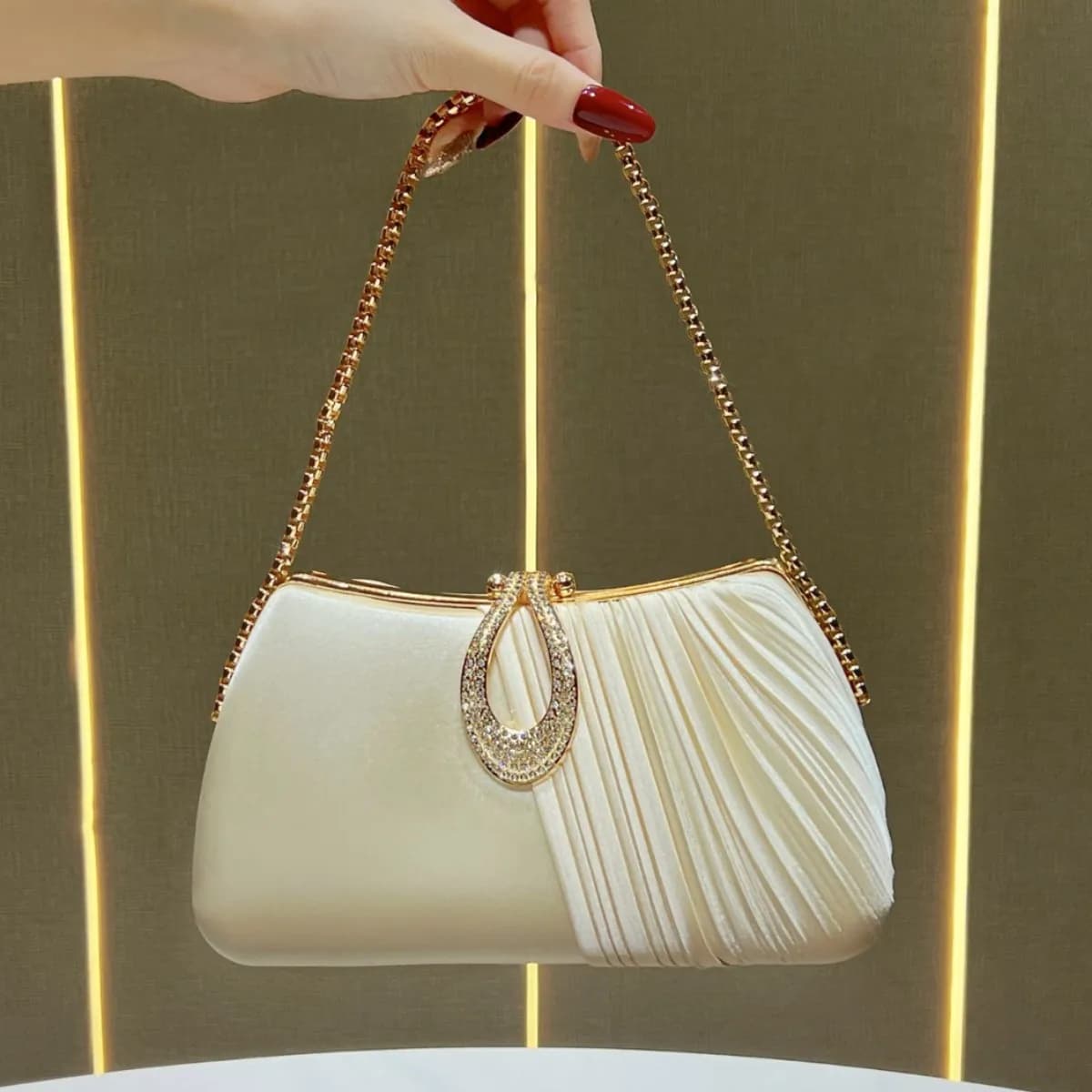 New celebrity temperament hand diamond-encrusted dinner dress high fashion versatile messenger niche chain bag
