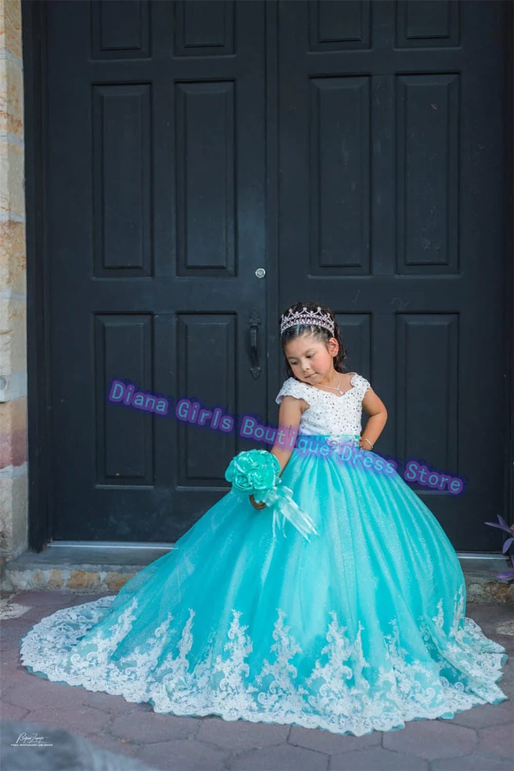 Elegante Abito da Damigella in Tulle Azzurro con Applicazioni in Pizzo Bianco, Vestito da Sera per Bambine per Feste di Compleanno