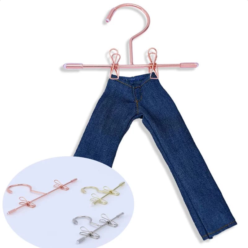 Appendiabiti in miniatura per casa delle bambole in metallo Appendiabiti Clip per pantaloni Clip per calzino per vestiti per guardaroba per bambole Accessori per decorazioni regalo giocattolo