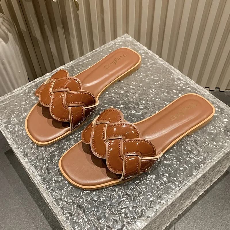 Estate 2025 Pantofole da donna nuove Scarpe basse estive con punta quadrata Pantofole da donna versione ampia Sandali Scarpe casual quotidiane all'aperto
