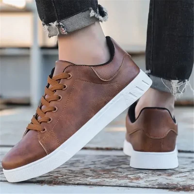 Scarpe Sportive in Pelle 2025 Nuove da Uomo, Casual Traspiranti Antiscivolo, Taglie Grandi, Scarpe Vulcanizzate Piatte per Studenti e Ragazzi