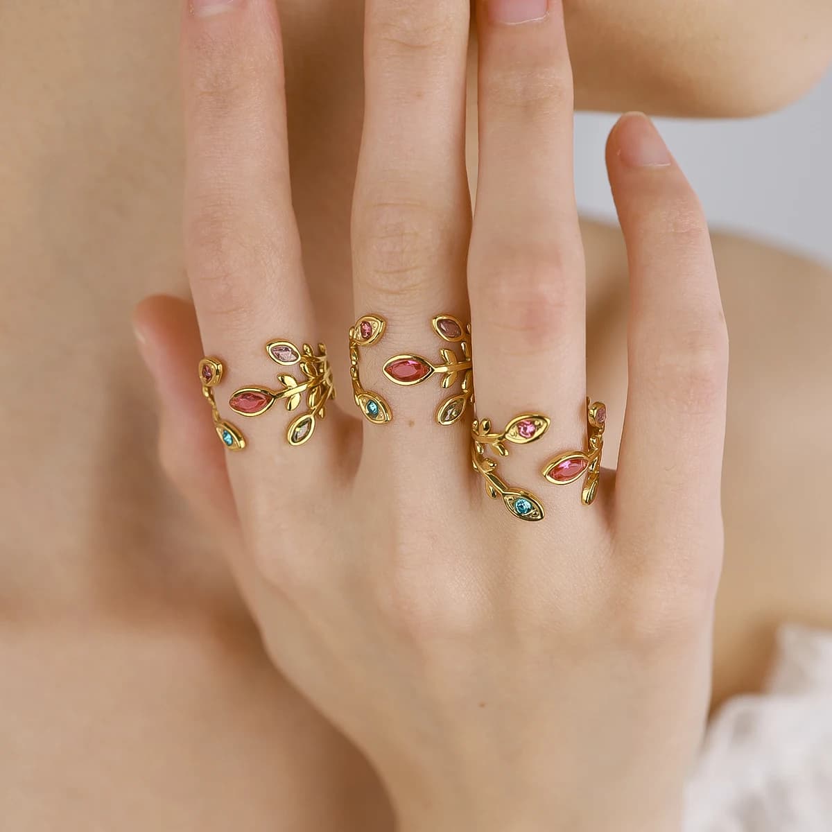 WILD & FREE Squisiti anelli in acciaio inossidabile di cristallo di lusso per le donne gioielli impermeabili alla moda Vintage placcati in oro 18 carati