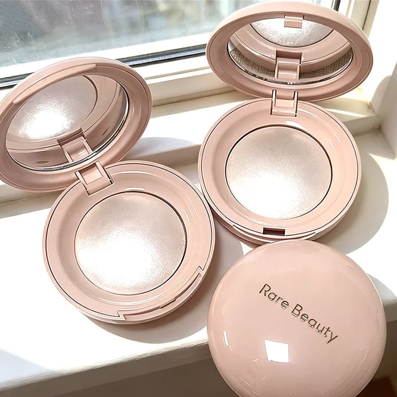 Rare Beauty Illuminante in Polvere Effetto Rugiada, Setoso, Leggero, Lunga Durata, Scintillante, Naturale, Illuminante, Facile da Sfumare, Trucco Viso