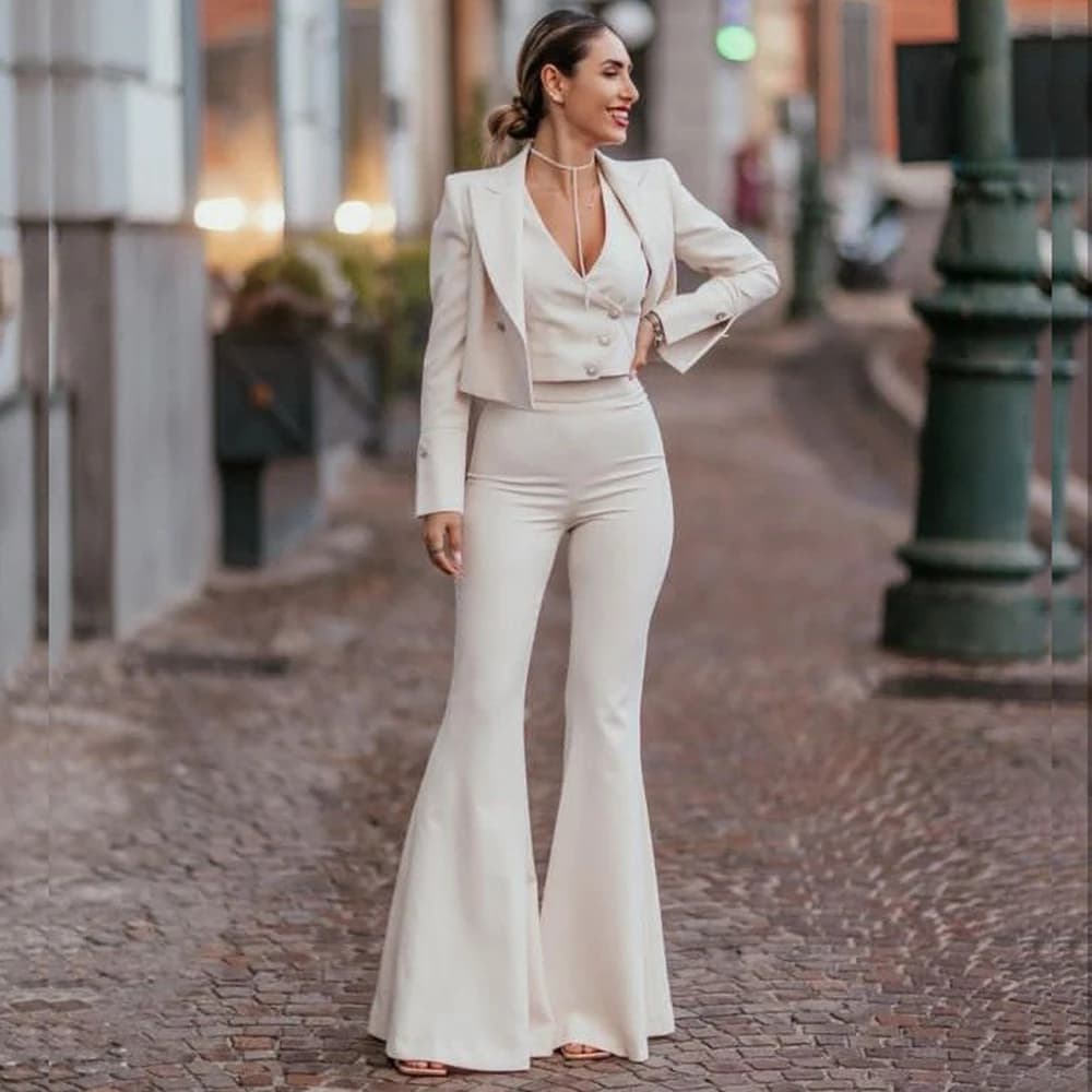 Set completo da 3 pezzi alla moda personalizzato per donna, giacca corta, gilet, pantaloni svasati, set di abbigliamento femminile per la vita quotidiana dell'ufficio slim fit