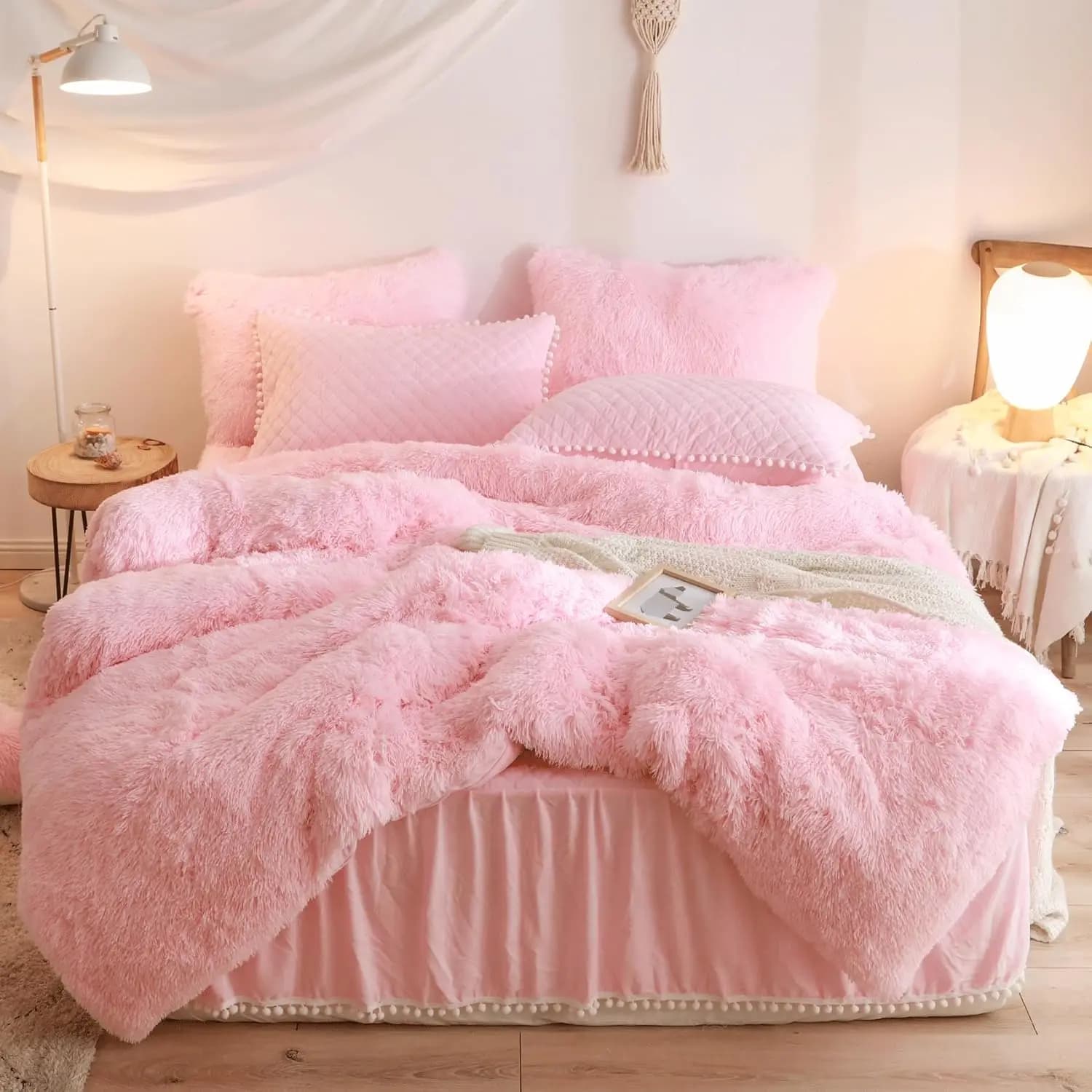 Set of pink hairy Queen bedding: 3 piece duvet cover with pillowcase, soft hairy fabric, zip closure