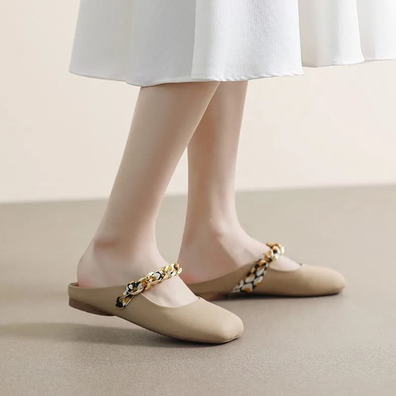 Solid Color PU Wide-Foot Round-Toe Women’s Shoes, Outdoor Wear 2026 New Summer Fashion Closed-Toe Soft and Comfortable Sandals