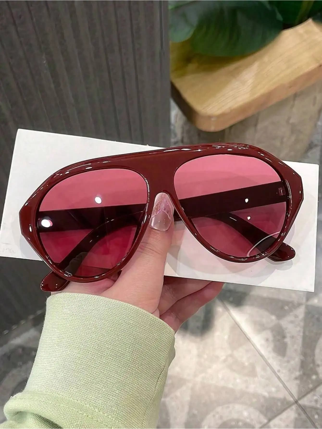 Occhiali da sole da donna oversize stile pilota rosso vino con lenti rosa a tinta unita