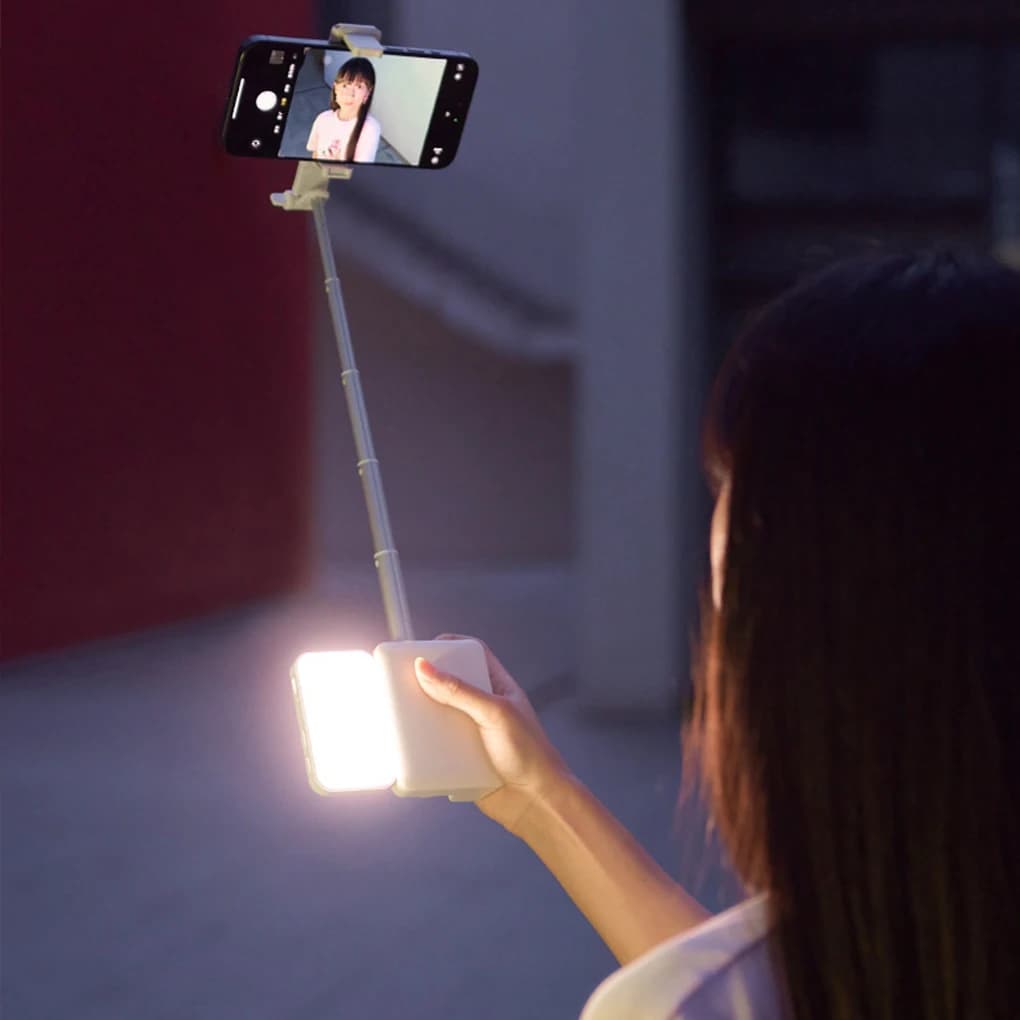 Mini selfie stick pieghevole con 360 ° Supporto per telefono girevole, telecomando wireless e riprese con un solo clic per vlogging/live streaming/viaggi