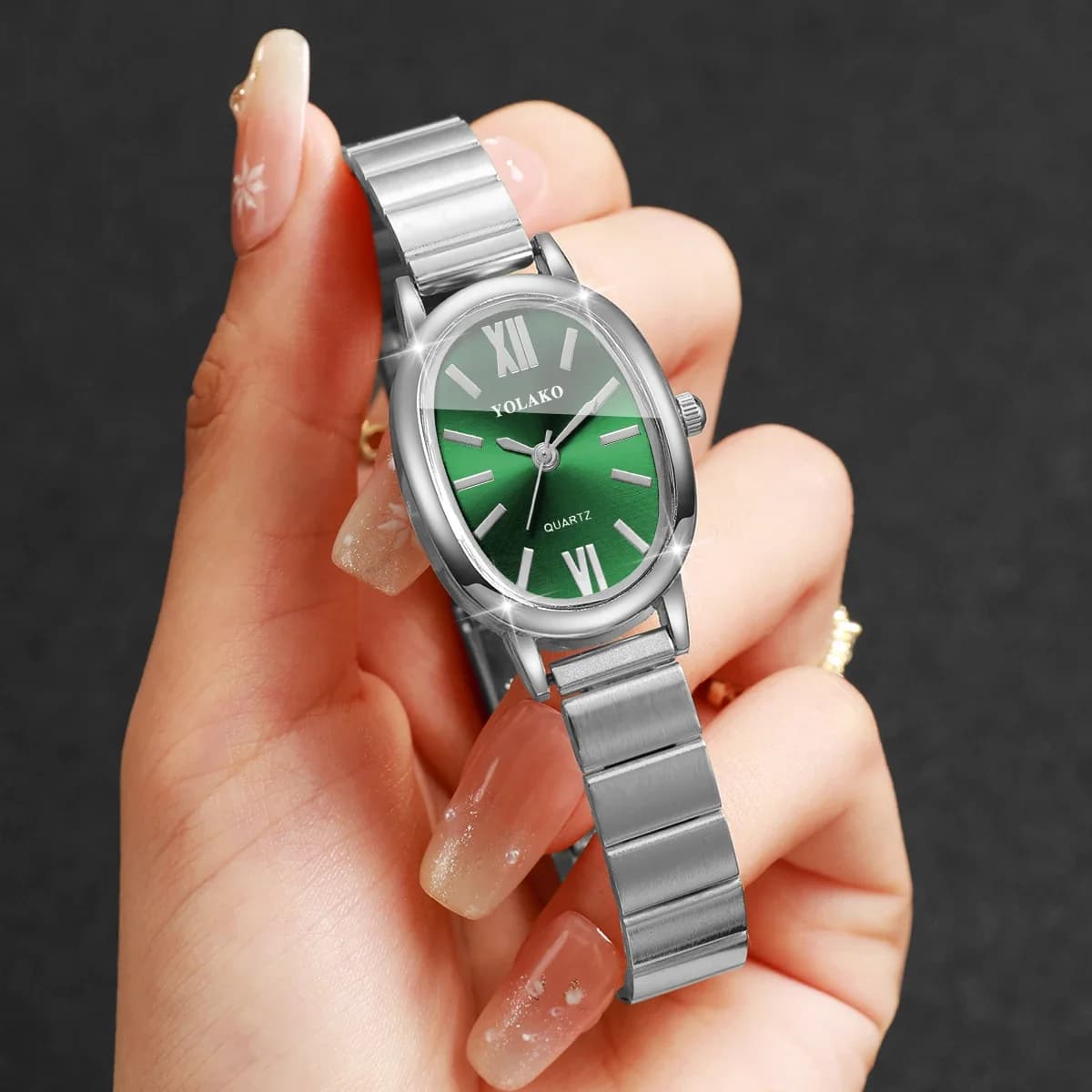 Elegant Green Dial Women Watch Silvery Bracelet Strap Ladies Quartz Wristwatches Relogio Feminino（Without Box）
