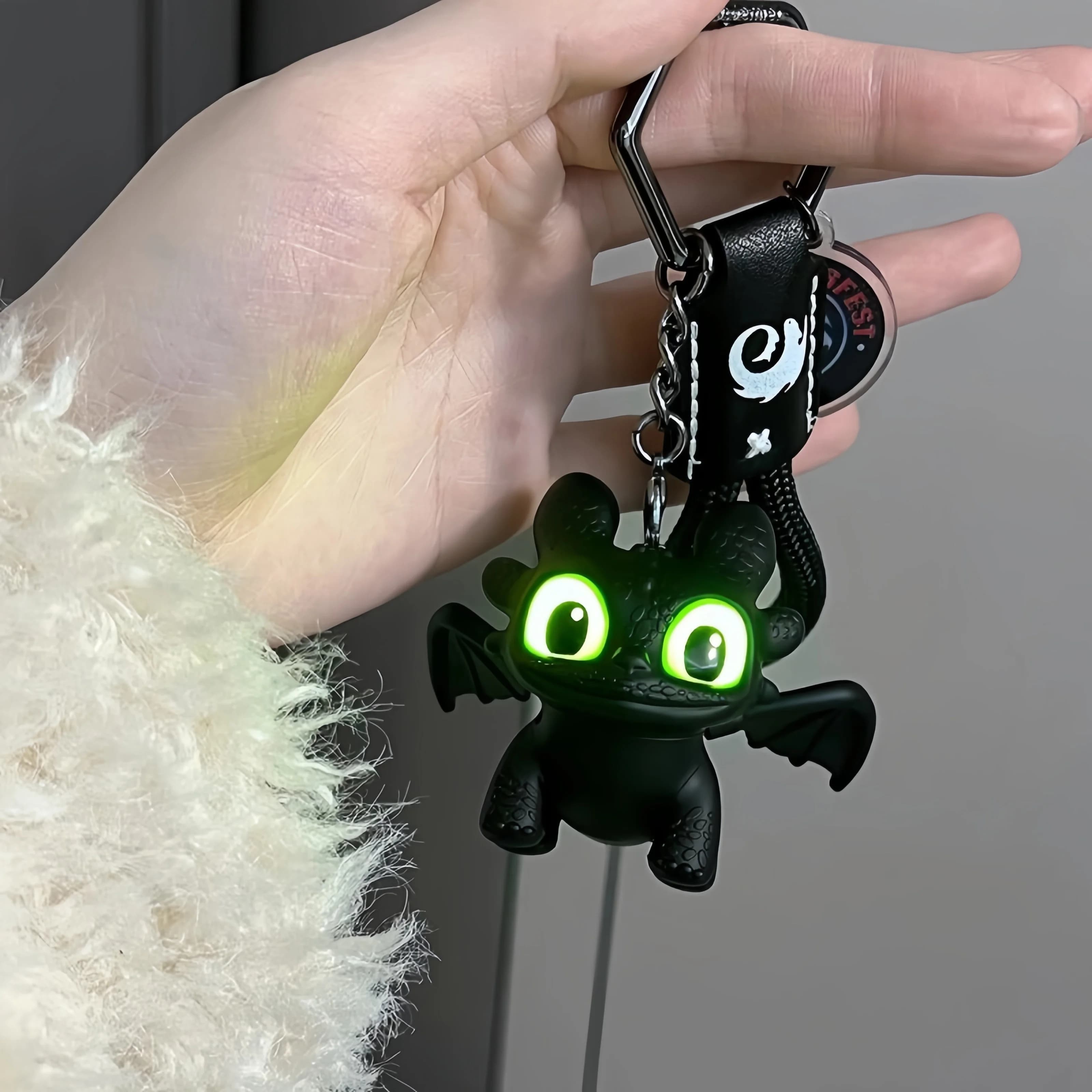 New Potdemiel Dragon Taming Master Creative Pendant Kawaii Toothless Glowing Doll Cartoon Backpack Decoration Exquisite Gift