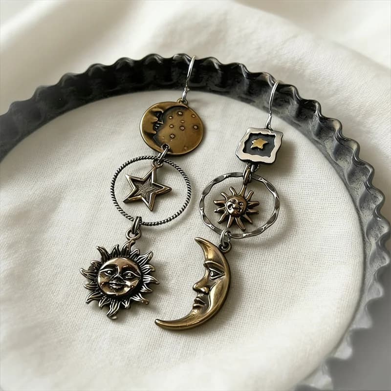 Vintage Free People Face Sun Moon Pendant Earrings Women's Creative Design Asymmetric Earrings Party Retro Jewelry
