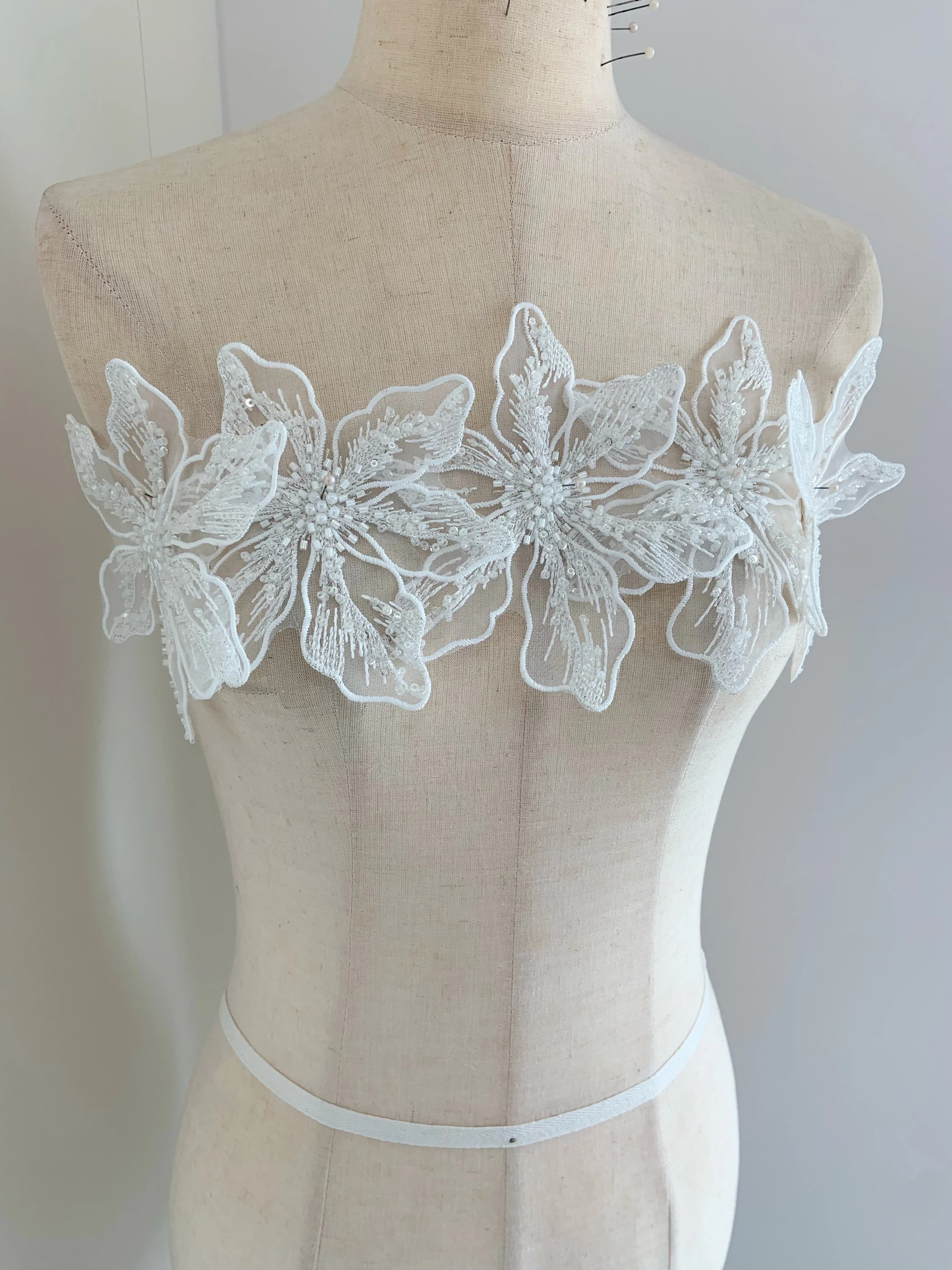 1 Piece of Application in Lace with White Pearls for Bride Dress, Black Ball Costume, Accessories for Patch Couture Green
