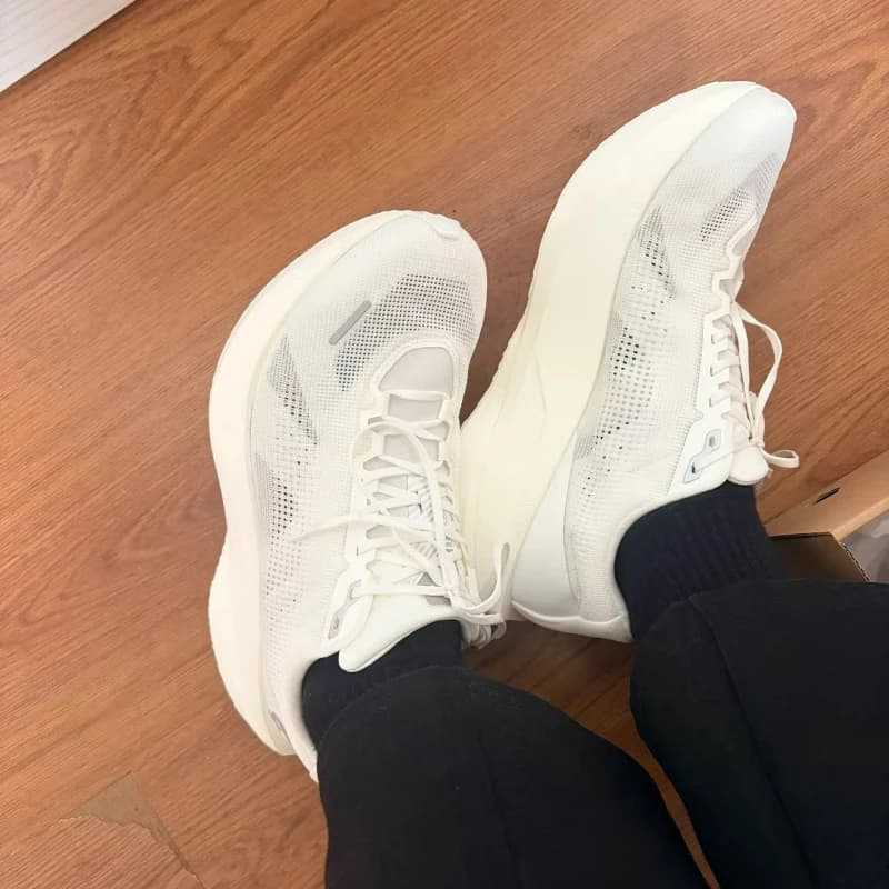 2026 Scarpe da jogging di nuova marca Scarpe da corsa da donna con piastra in carbonio Scarpe da allenamento firmate femminili per scarpe sportive comode da donna