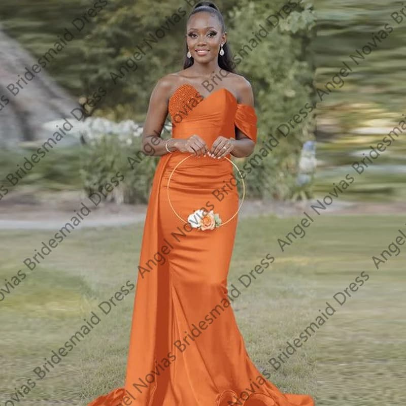 Abiti da damigella d'onore arancioni a sirena lunga con gonna laterale Abito da cerimonia nuziale personalizzato per donna Robe Mariage Invite