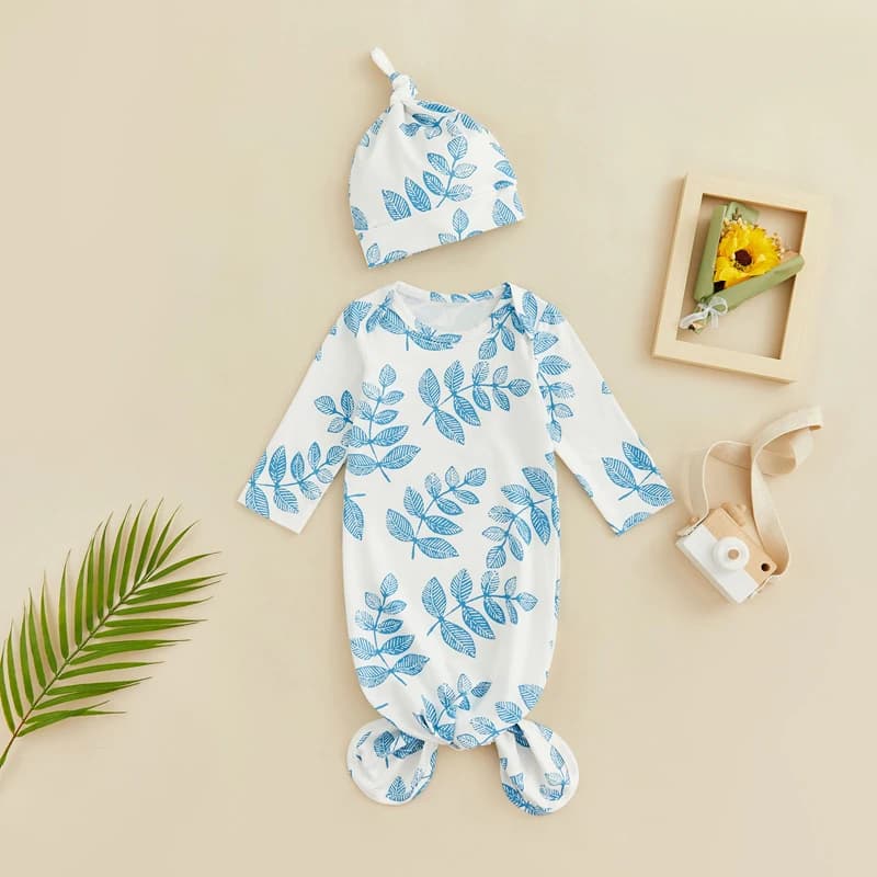 Soft and friendly baby bed with cute design with animal print for indoor and outdoor use Matched hat for newborns