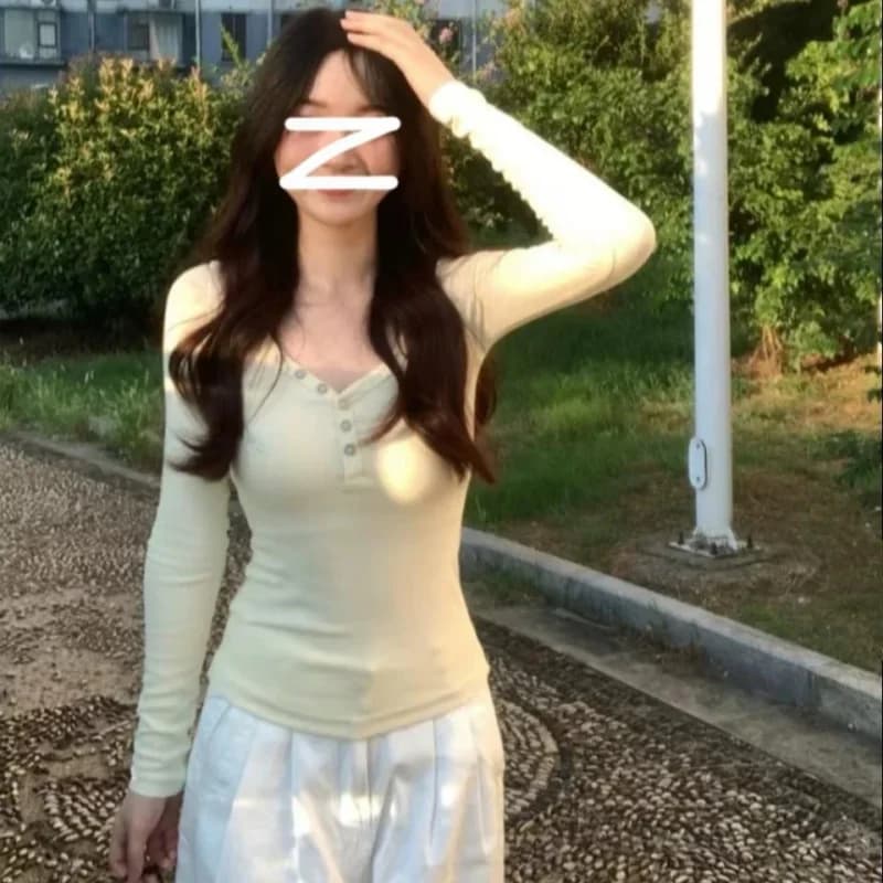2026 Nuovo Inverno Kpop T Shirt Donna Con Scollo A V Pulsante Design di Nicchia A Maniche Lunghe Tee Shirt Skinny Base Tshirt Crop Top Vestiti Donna