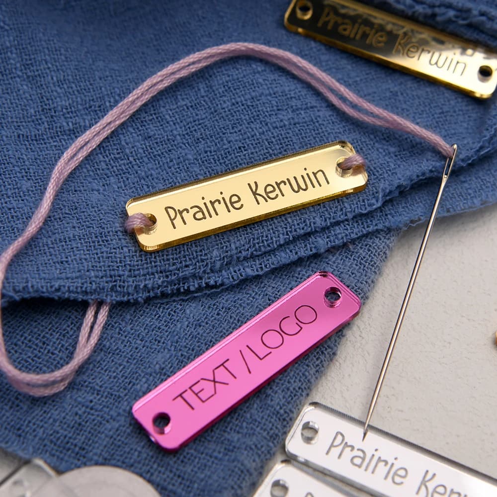 Etichette Personalizzate in Acrilico a Specchio Incise al Laser 0,39x1,57" Pre-Forate per Fai da Te, Decorazioni per la Casa, Abbigliamento, Regali, Testo e Logo Personalizzati