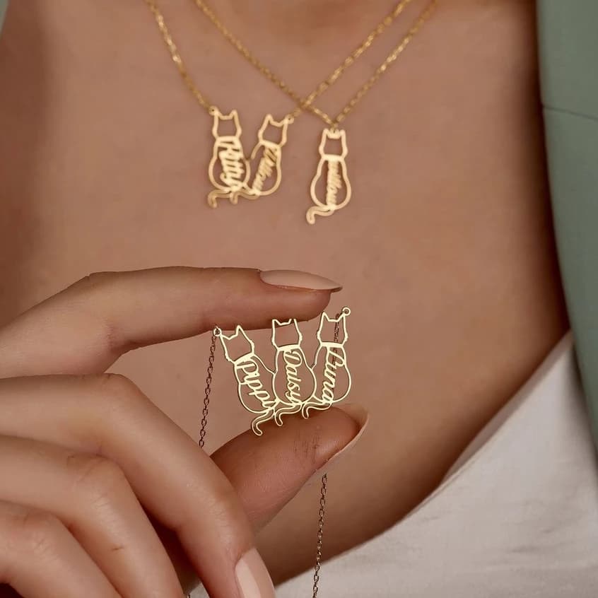 Collana Personalizzata con Nome e Gatto Carino in Oro per Donne, Pendente con 3 Nomi in Acciaio Inossidabile, Regalo di Compleanno e Anniversario