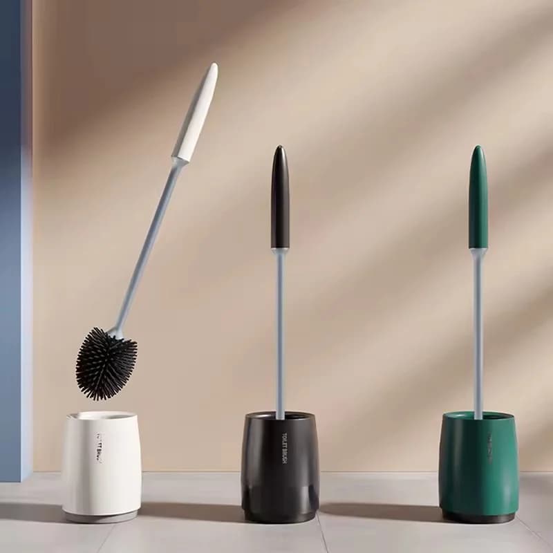 Set di spazzole per WC in silicone con design ovale a forma di rugby, manico lungo, setole morbide in TPR, pulizia profonda senza angoli morti per il bagno di casa.