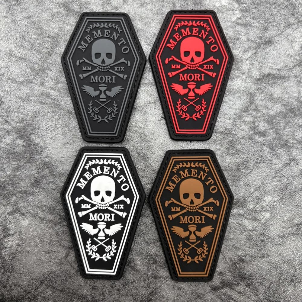 Patch in PVC con motivo a teschio, distintivo in gomma morbida, effetto fosforescente e chiusura a strappo sul retro, adatto per borse, zaini, gilet e decorazioni per abbigliamento, adesivi e toppe ricamate